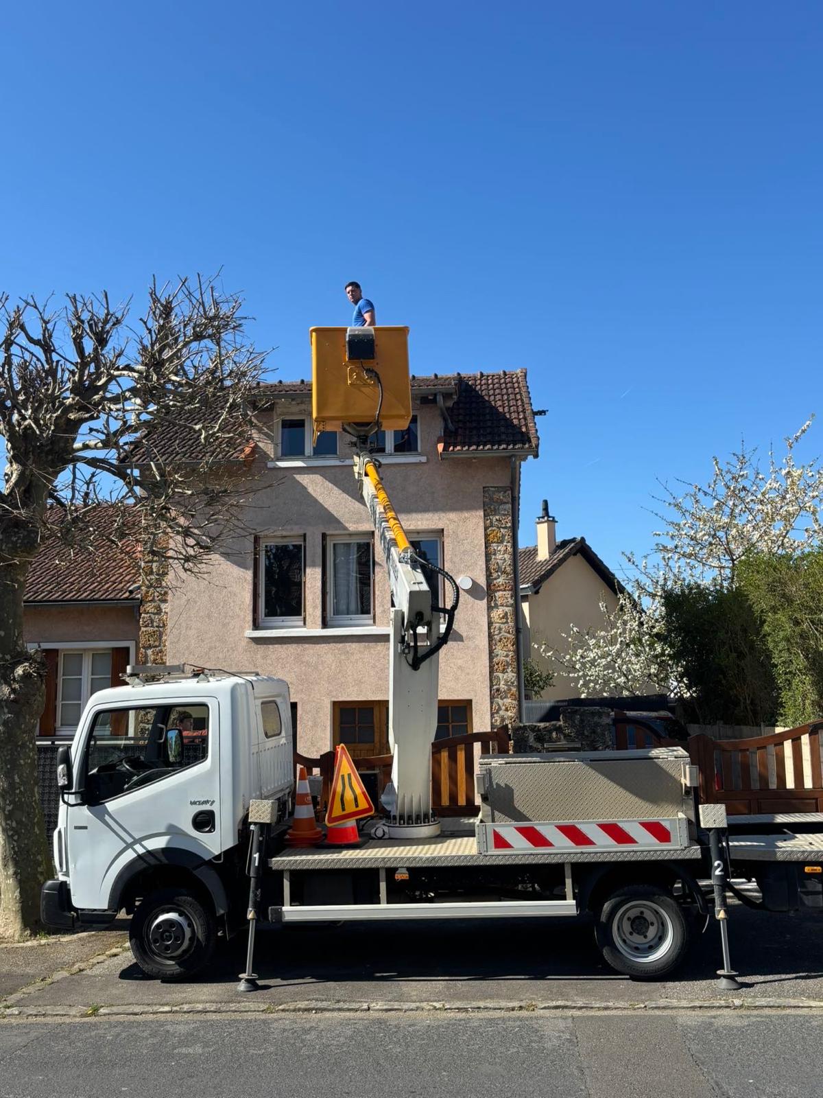 Couvreurs, charpentiers, zingueurs, peintres, façadiers et ramoneurs à Bois d'Arcy (78390) dans les Yvelines (78)