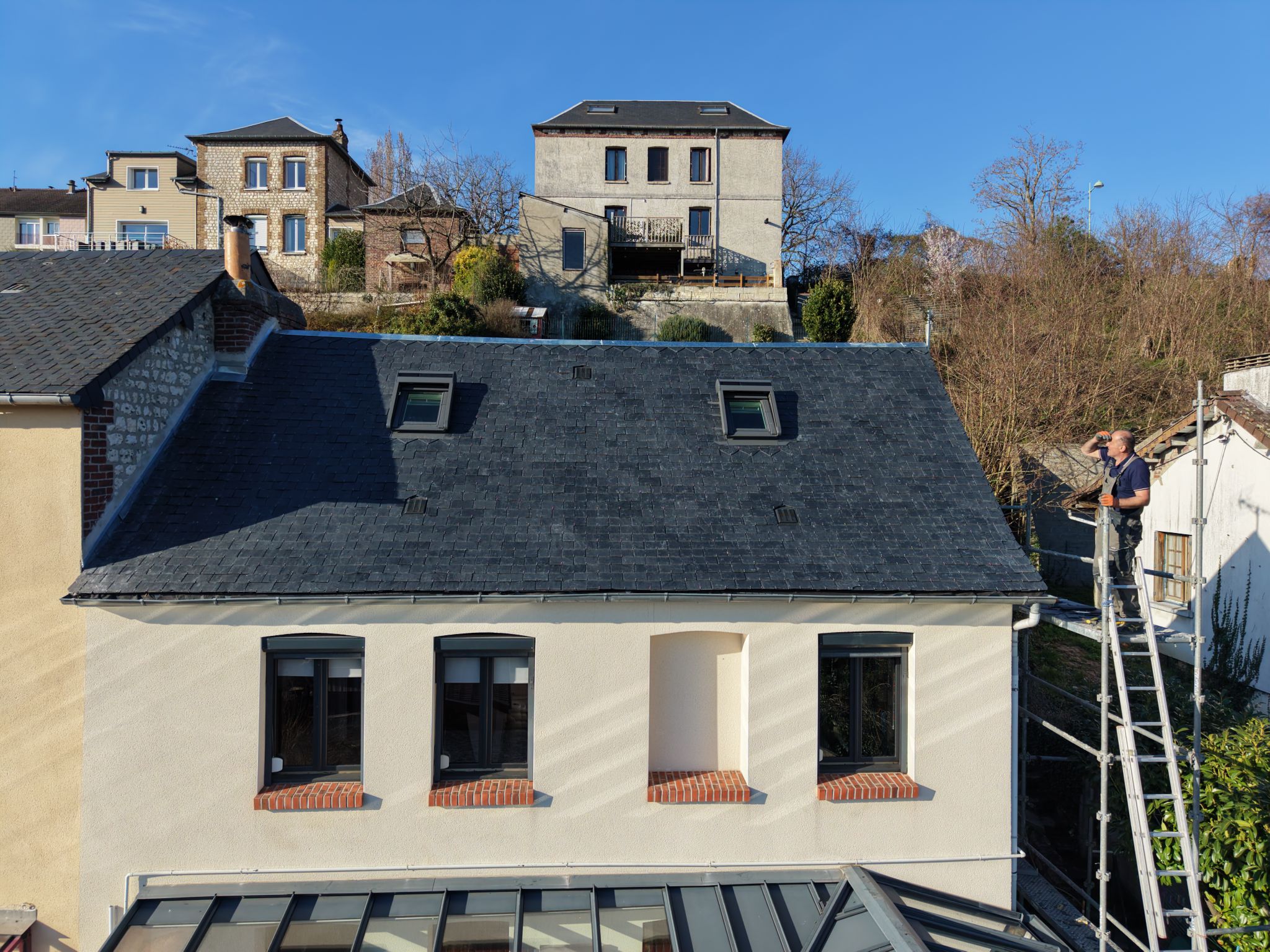 Couvreurs, charpentiers, zingueurs, peintres, façadiers et ramoneurs à Bois d'Arcy (78390) dans les Yvelines (78)