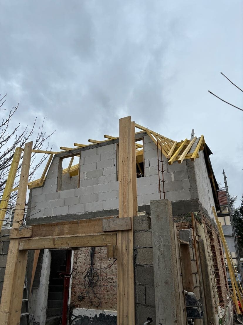 Couvreurs, charpentiers, zingueurs, peintres, façadiers et ramoneurs à Bois d'Arcy (78390) dans les Yvelines (78)