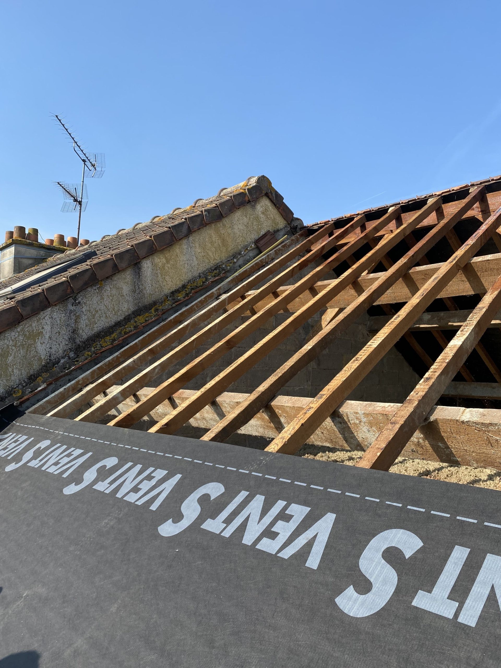 Couvreurs, charpentiers, zingueurs, peintres, façadiers et ramoneurs à Bois d'Arcy (78390) dans les Yvelines (78)