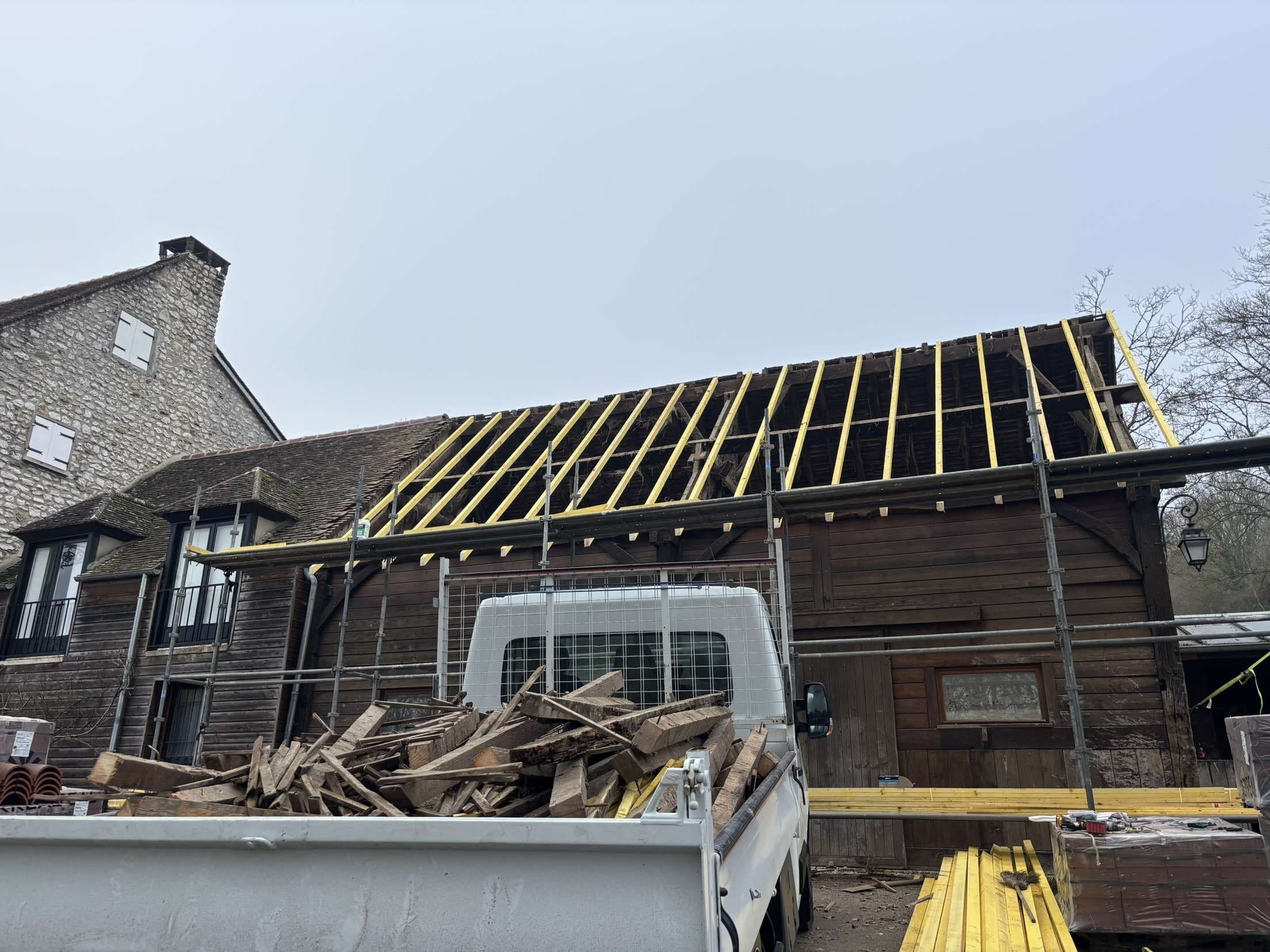 Couvreurs, charpentiers, zingueurs, peintres, façadiers et ramoneurs à Bois d'Arcy (78390) dans les Yvelines (78)