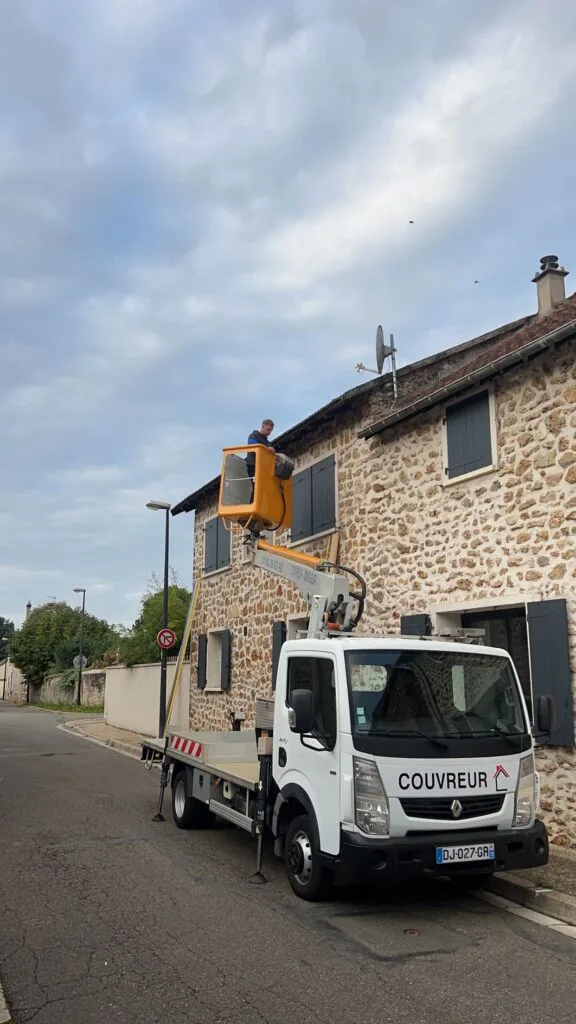 Pose de gouttières en zinc – zinguerie toiture Yvelines 78 par WN Couverture